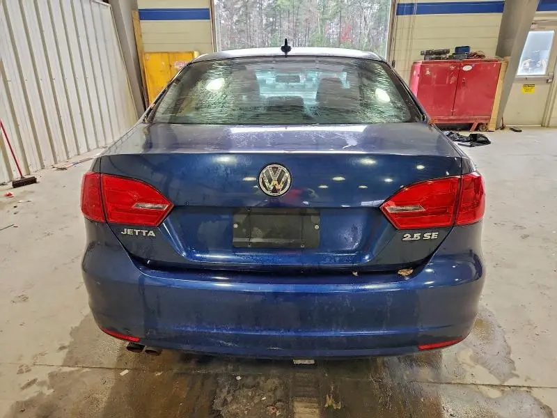 2011 VOLKSWAGEN JETTA SE  