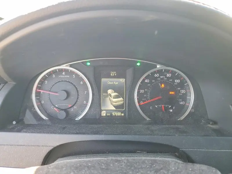 2016 TOYOTA CAMRY SE  