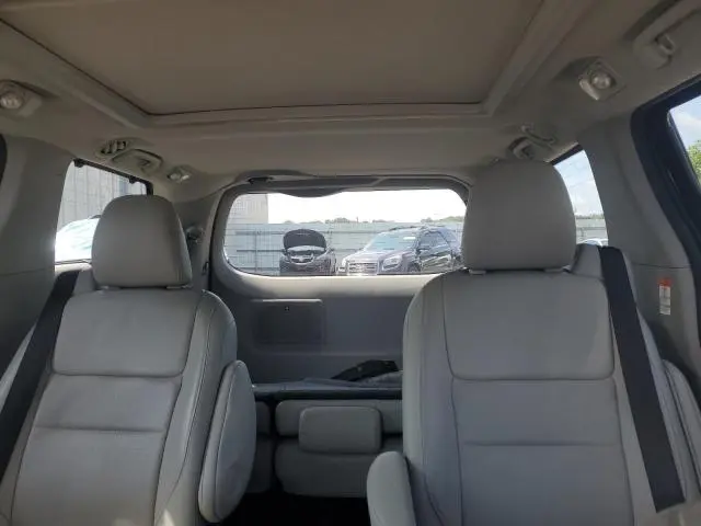 2016 TOYOTA SIENNA XLE  