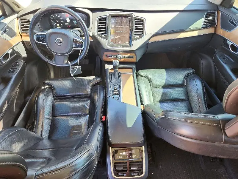 2016 VOLVO XC90 T6  