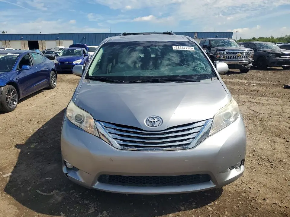 2011 TOYOTA SIENNA LIMITED 7-PASSENGER  