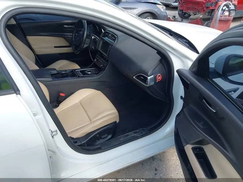 2017 JAGUAR XE 25T