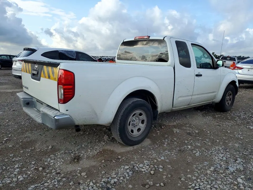 2015 NISSAN FRONTIER S  