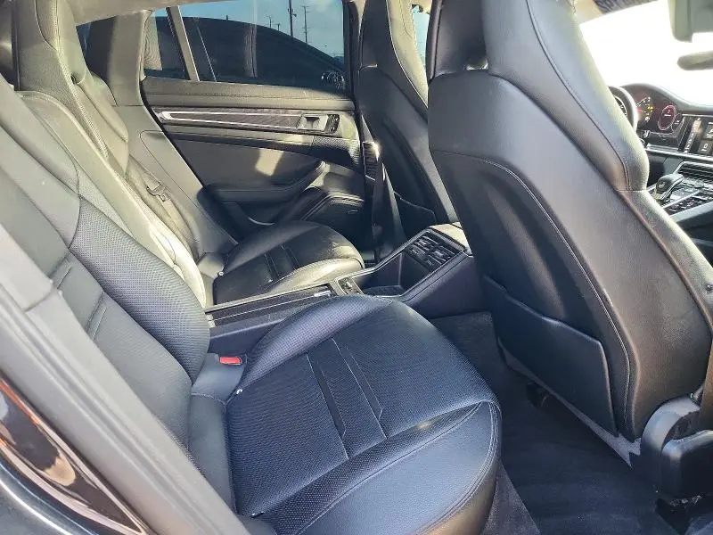 2017 PORSCHE PANAMERA 4S  