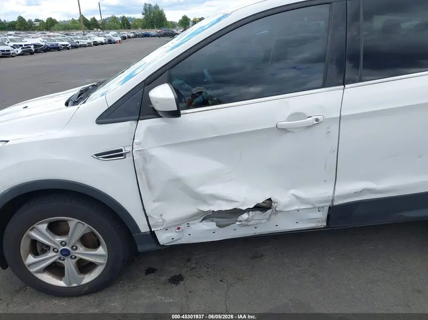2016 FORD ESCAPE SE