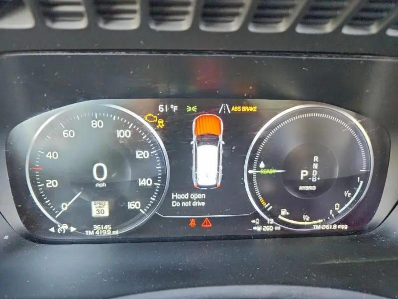 2021 VOLVO XC90 T8 RECHARGE MOMENTUM  