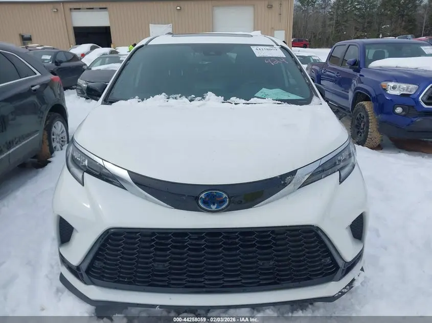 2022 TOYOTA SIENNA XSE