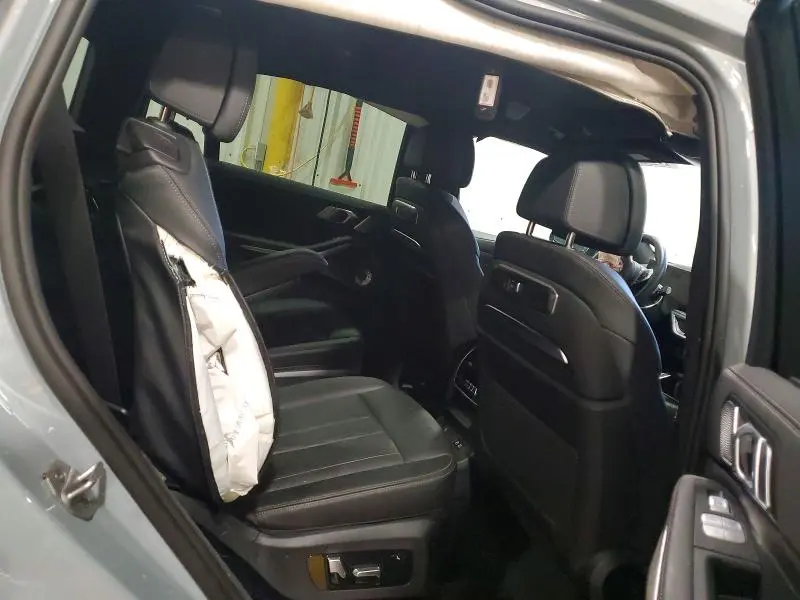 2025 BMW X7 M60I  