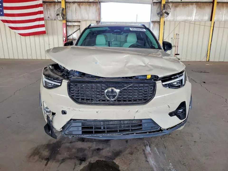 2025 VOLVO XC40 PLUS  