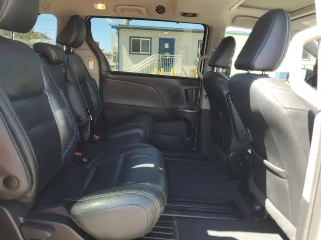 2020 TOYOTA SIENNA SE