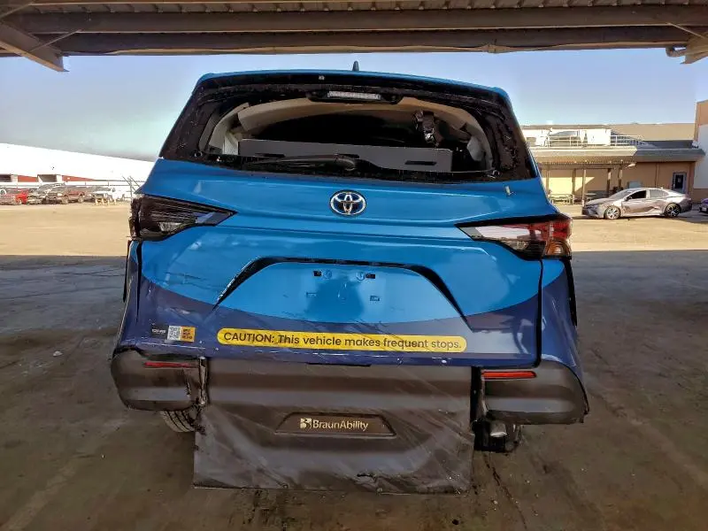 2024 TOYOTA SIENNA LE 8-PASSENGER  