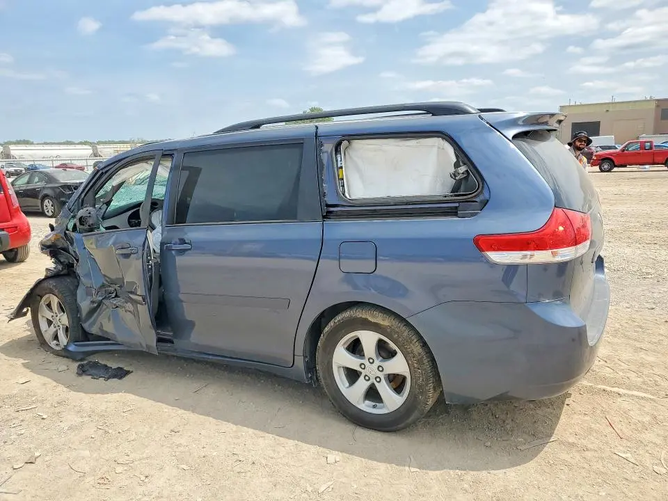2014 TOYOTA SIENNA LE  