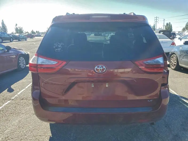 2015 TOYOTA SIENNA LE  