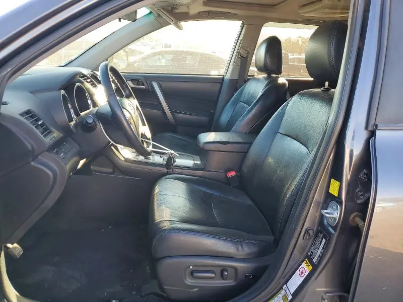 2010 TOYOTA HIGHLANDER SE  