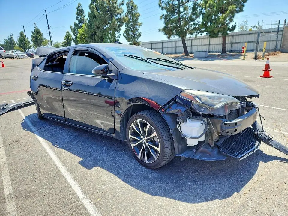 2019 TOYOTA COROLLA SE  