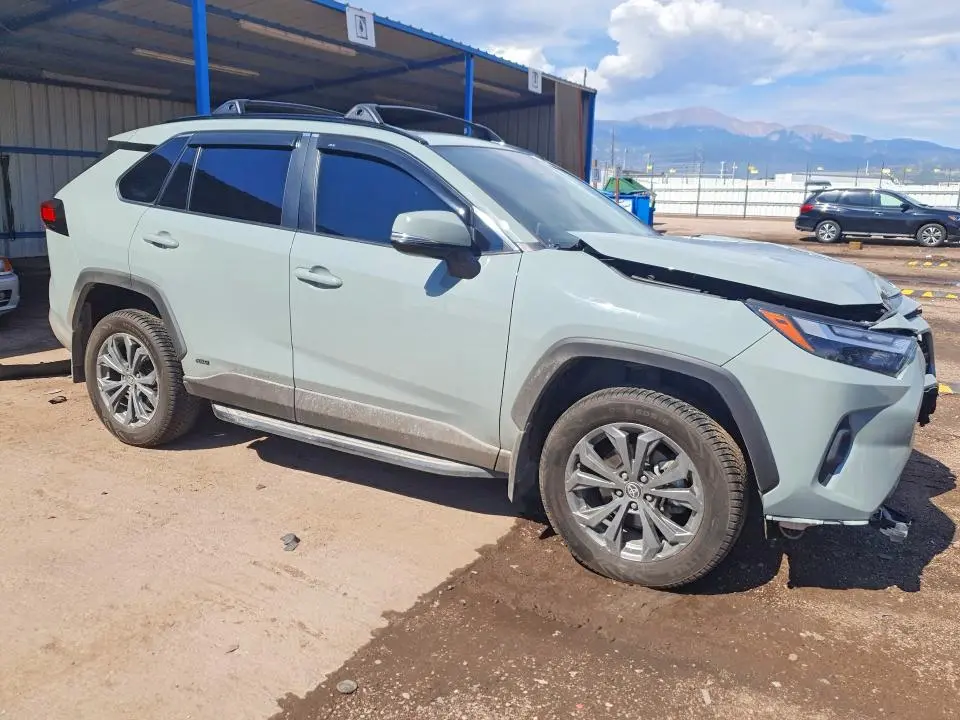 2023 TOYOTA RAV4 XLE PREMIUM  
