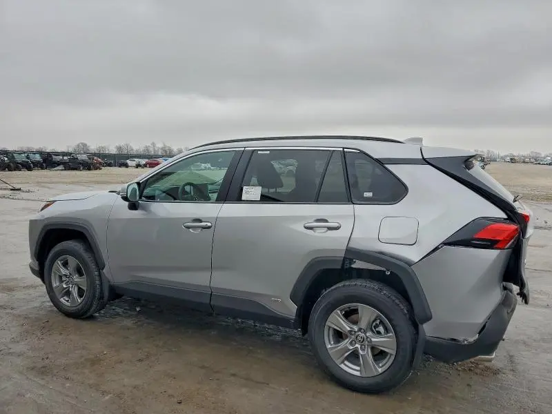 2025 TOYOTA RAV4 XLE  