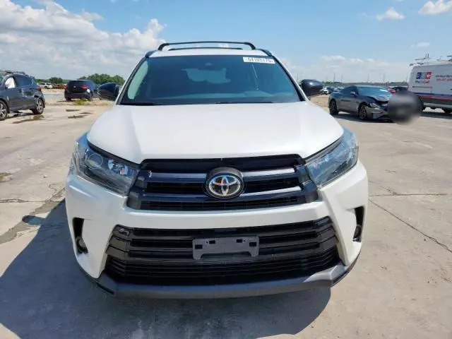 2019 TOYOTA HIGHLANDER SE  