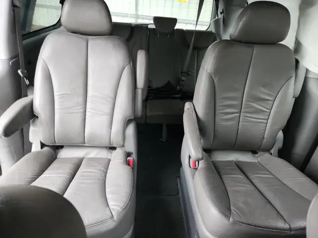 2011 KIA SEDONA EX  