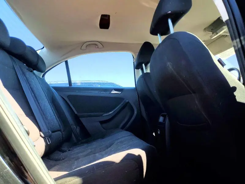 2011 VOLKSWAGEN JETTA SE  