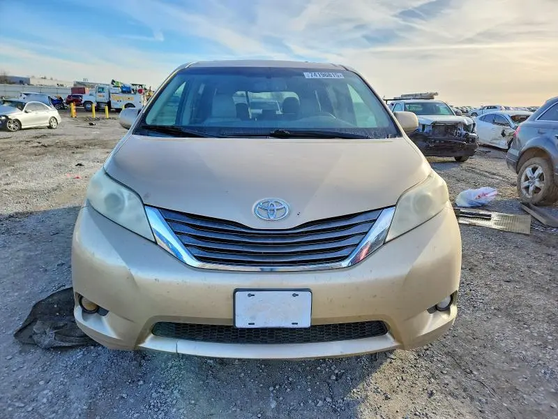 2011 TOYOTA SIENNA XLE  