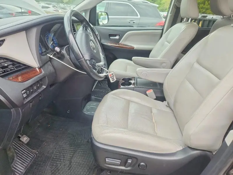 2019 TOYOTA SIENNA LIMITED PREMIUM 7-PASSENGER  