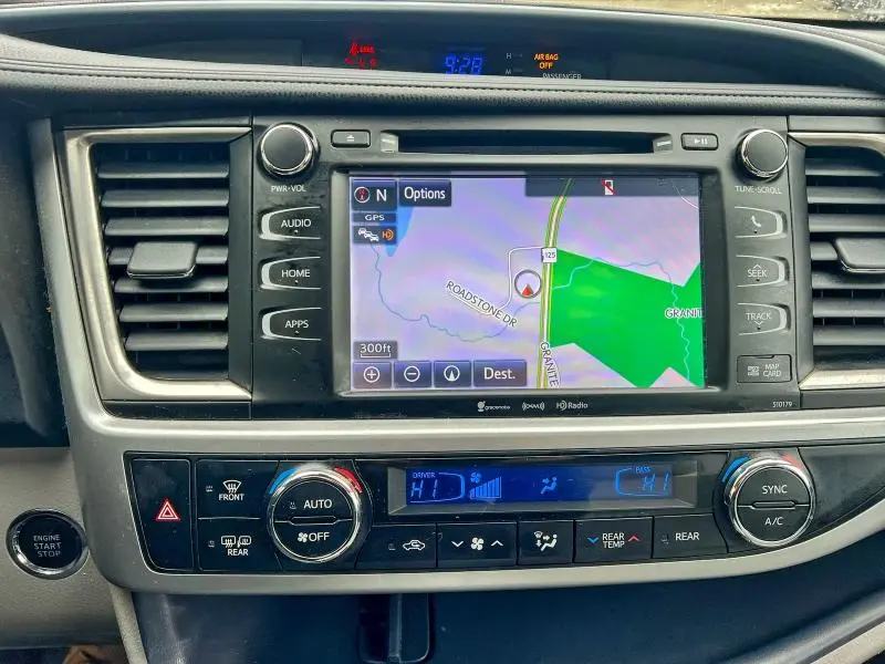 2018 TOYOTA HIGHLANDER SE  