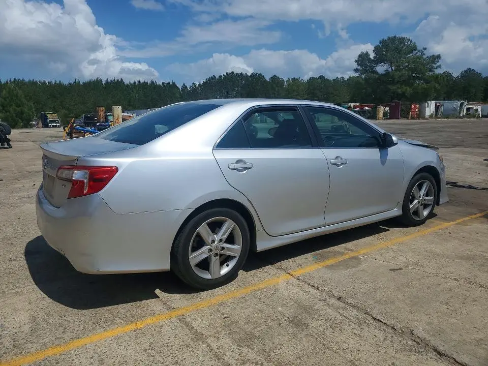 2014 TOYOTA CAMRY SE  