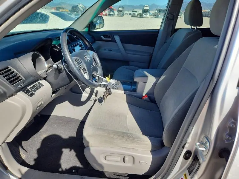 2013 TOYOTA HIGHLANDER PLUS  