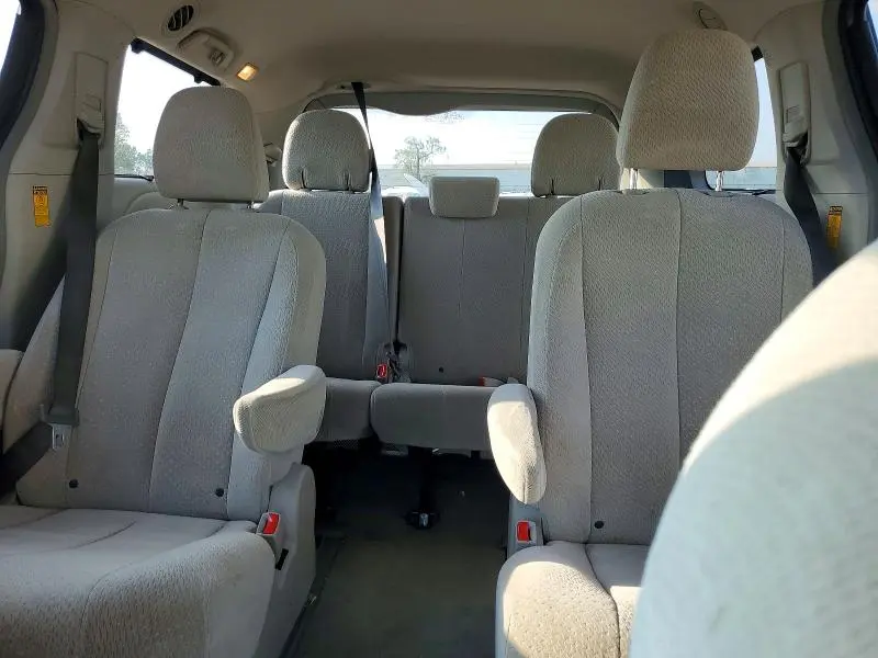 2014 TOYOTA SIENNA LE  