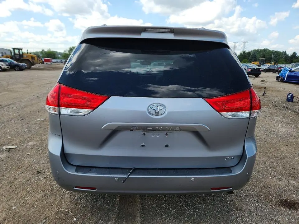 2013 TOYOTA SIENNA XLE 8-PASSENGER  