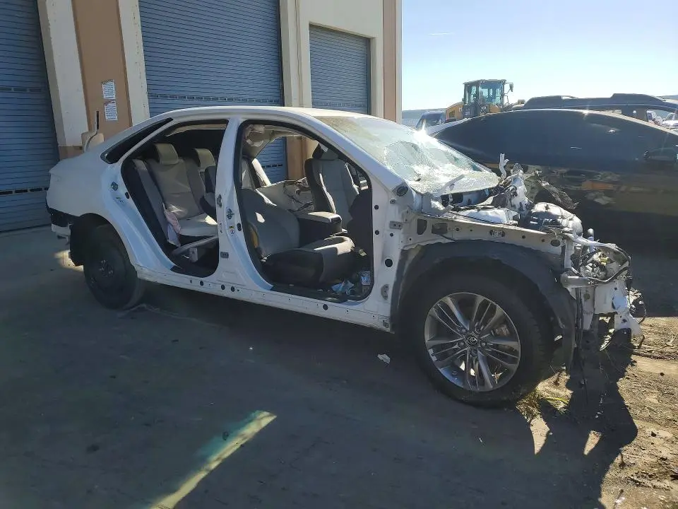 2016 TOYOTA CAMRY SE  