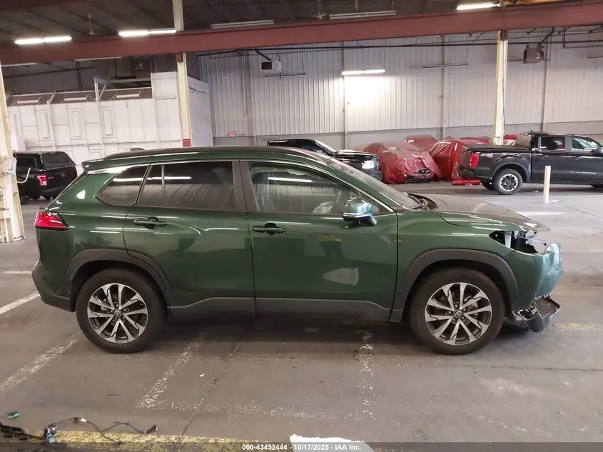 2024 TOYOTA COROLLA CROSS XLE