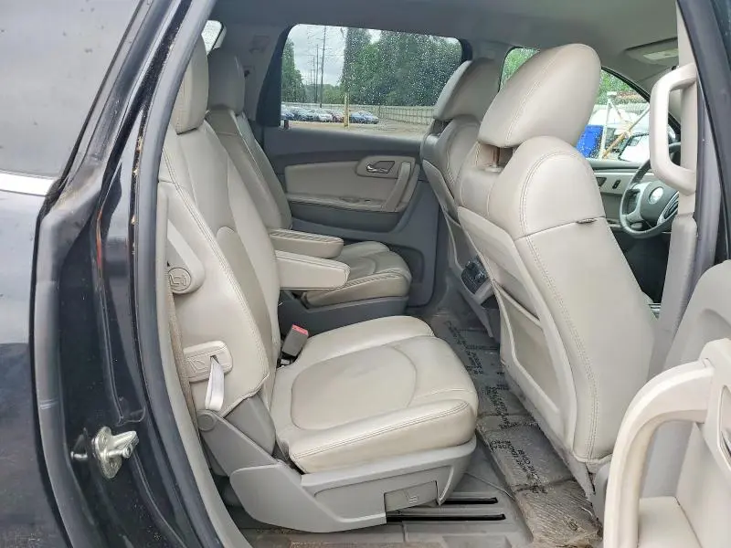 2011 CHEVROLET TRAVERSE LT  