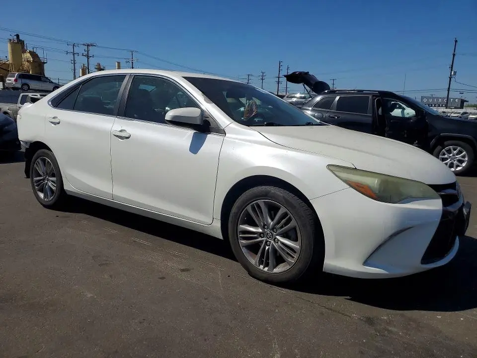 2016 TOYOTA CAMRY SE  