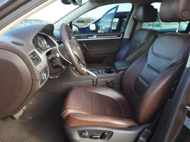 2011 VOLKSWAGEN TOUAREG V6  