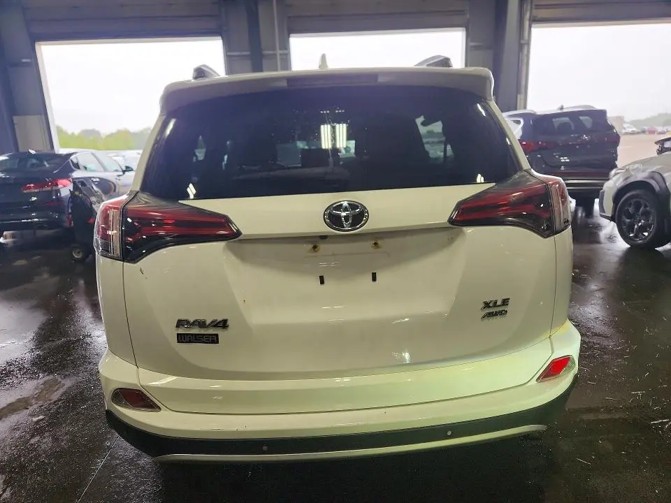 2016 TOYOTA RAV4 XLE  