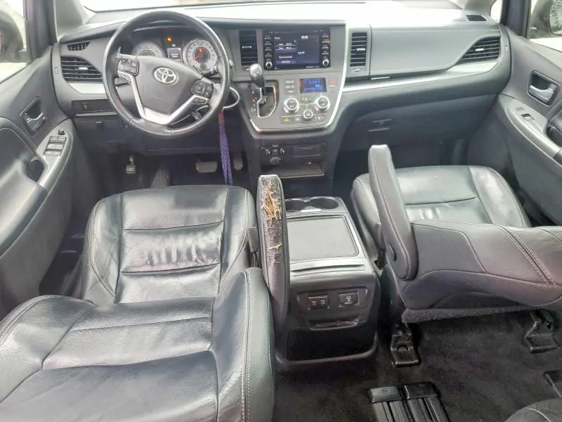 2018 TOYOTA SIENNA SE 8-PASSENGER  