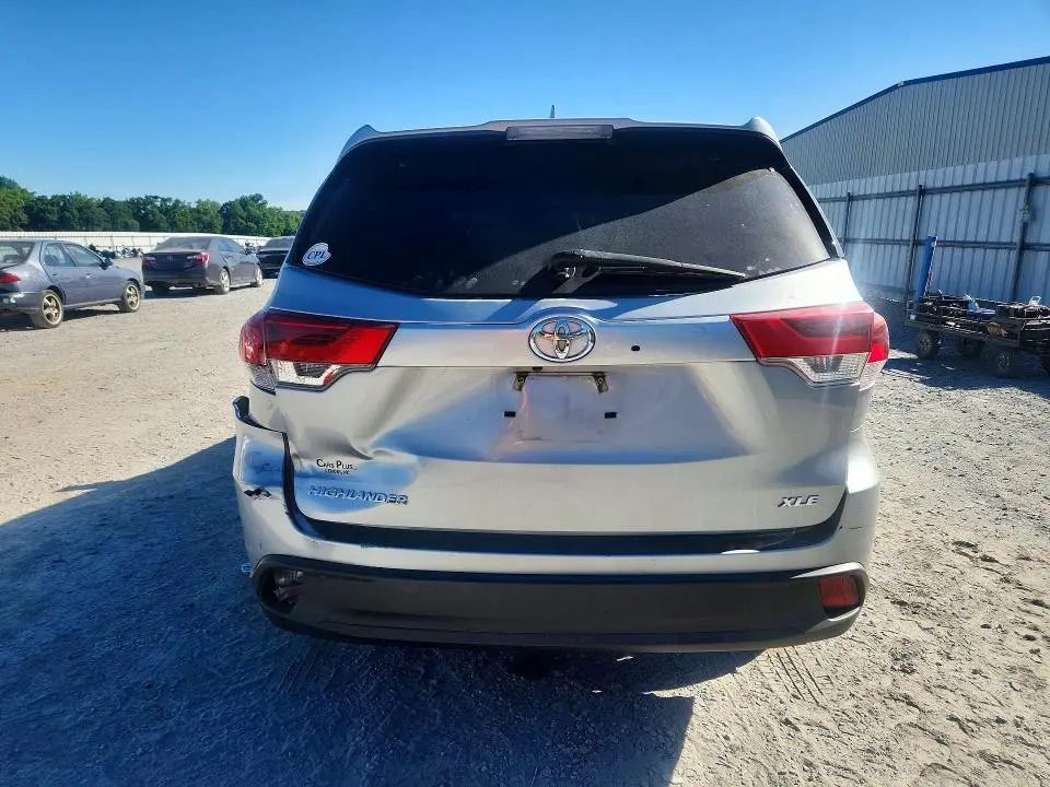 2018 TOYOTA HIGHLANDER XLE  