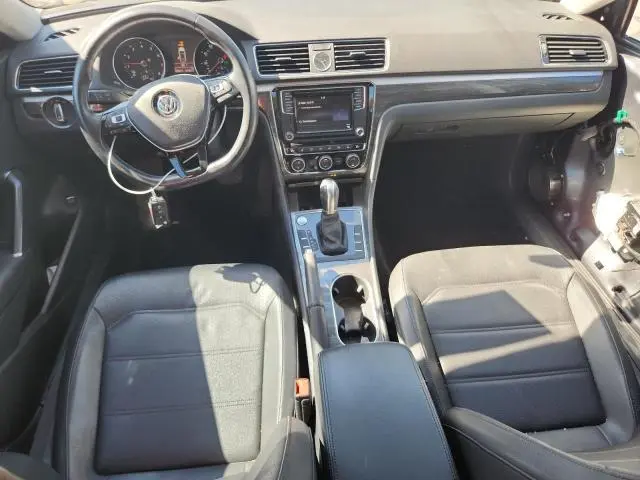 2017 VOLKSWAGEN PASSAT SE  