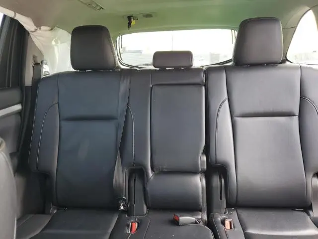 2019 TOYOTA HIGHLANDER SE  