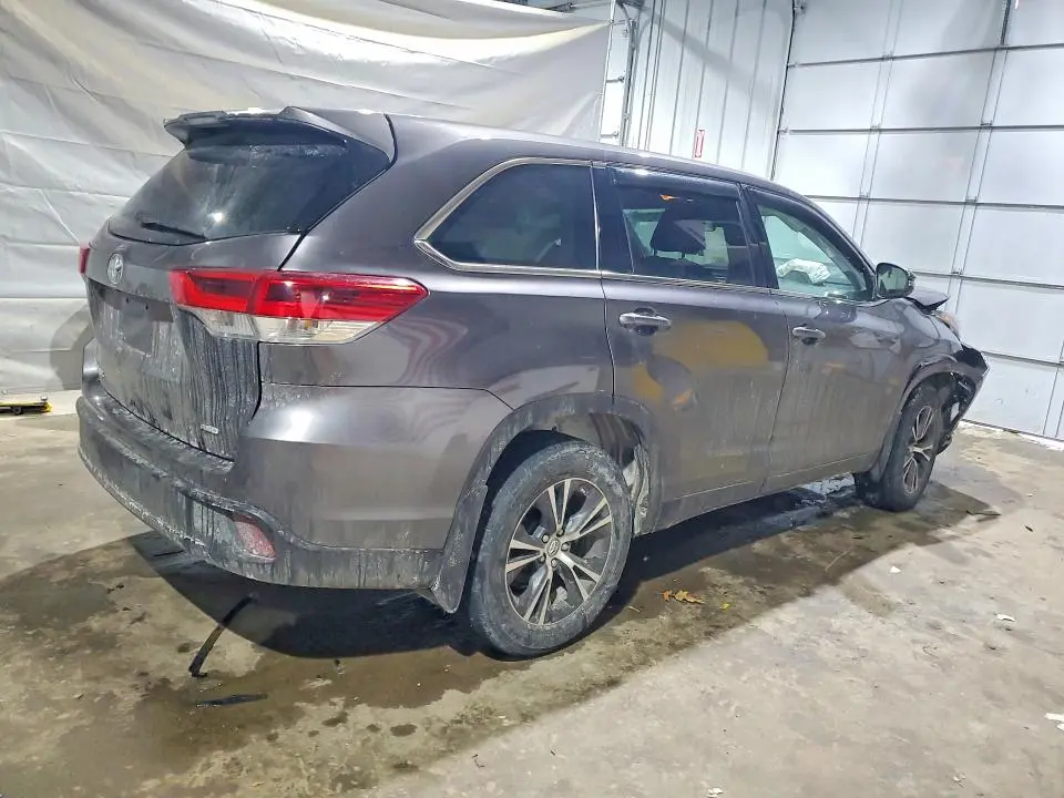 2019 TOYOTA HIGHLANDER LE  