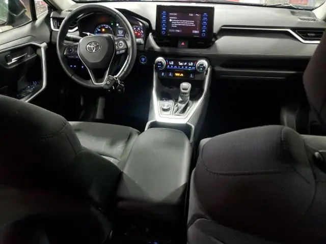 2022 TOYOTA RAV4 XLE  