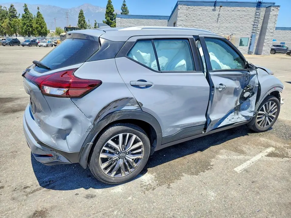 2024 NISSAN KICKS SV  