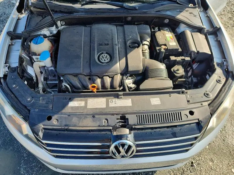 2013 VOLKSWAGEN PASSAT SE  