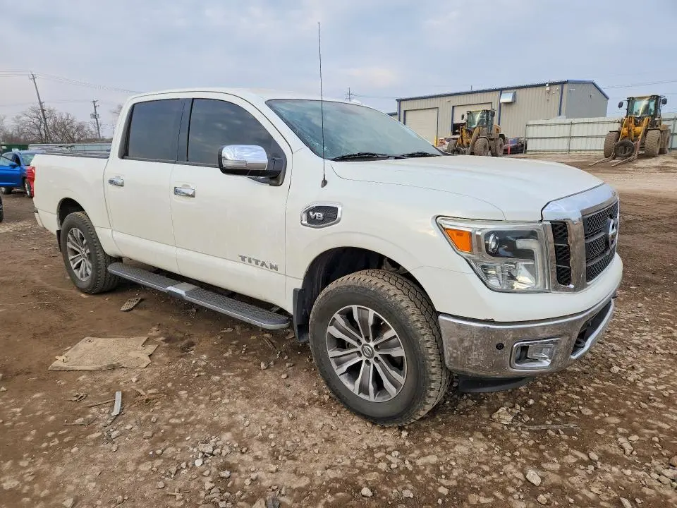 2017 NISSAN TITAN SL  