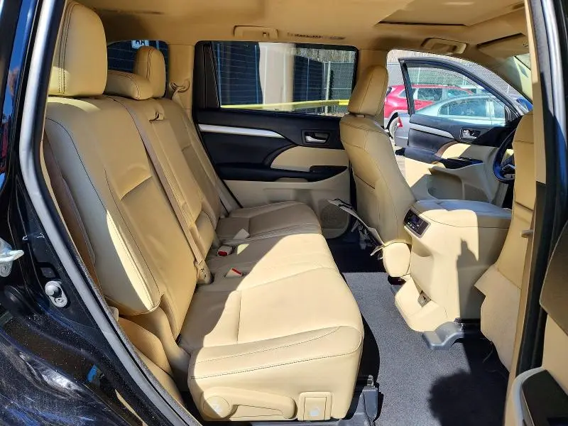2017 TOYOTA HIGHLANDER XLE  