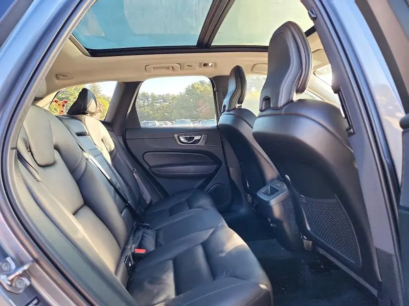 2020 VOLVO XC60 T5 MOMENTUM  