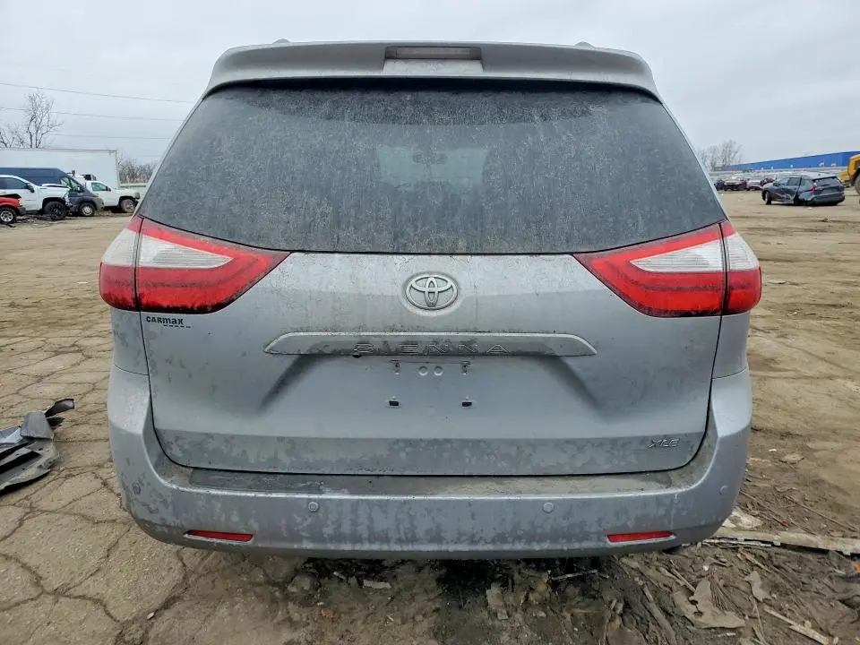 2016 TOYOTA SIENNA XLE 8-PASSENGER  