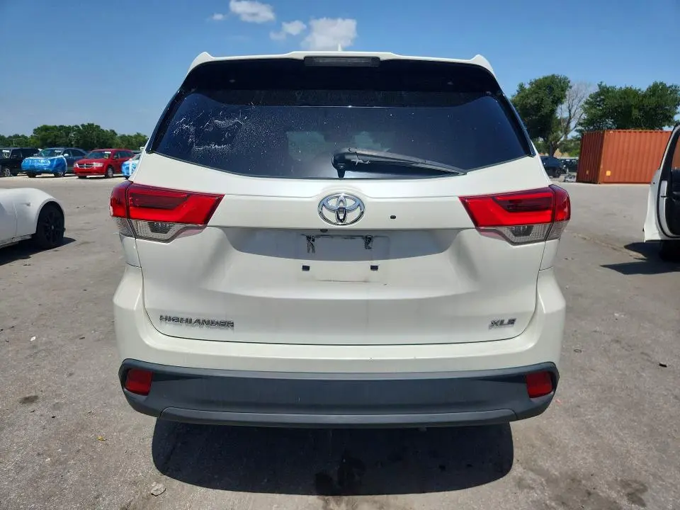 2019 TOYOTA HIGHLANDER XLE  